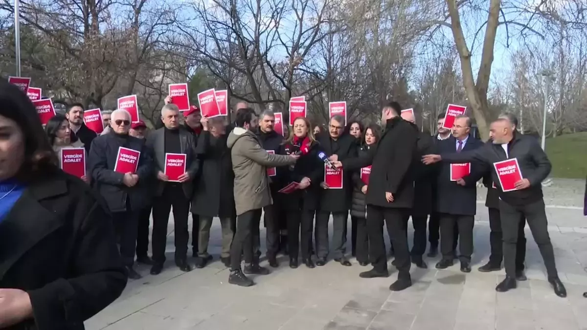 DİSK Genel Başkanı Arzu Çerkezoğlu, Vergide Adalet Yasası için çağrıda bulundu