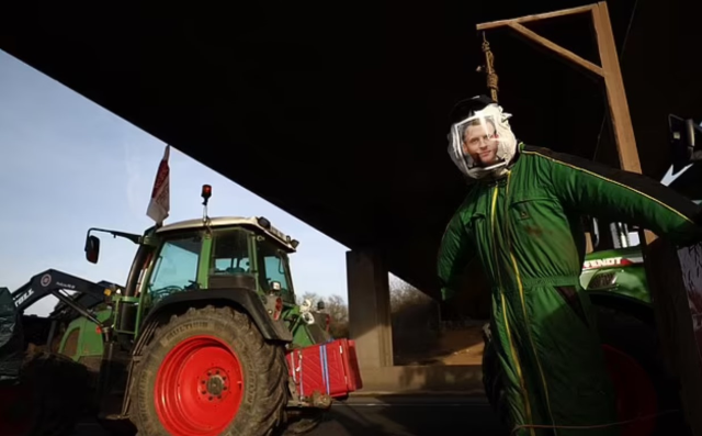Çiftçi protestoları Avrupa'nın bir çok ülkesine yayıldı. Çiftçiler, Fransa, Almanya ve Belçika'da ana yolları