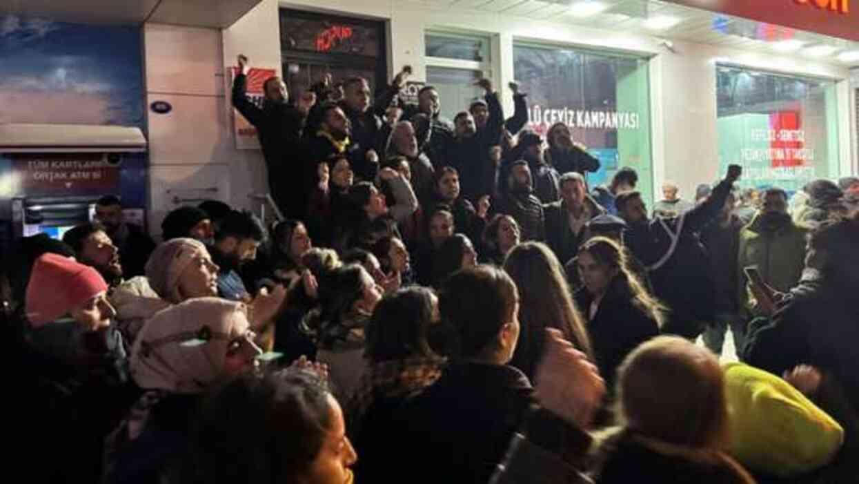 Çiğli'de CHP Adayına Tepki Çiğli'de CHP Adayına Tepki