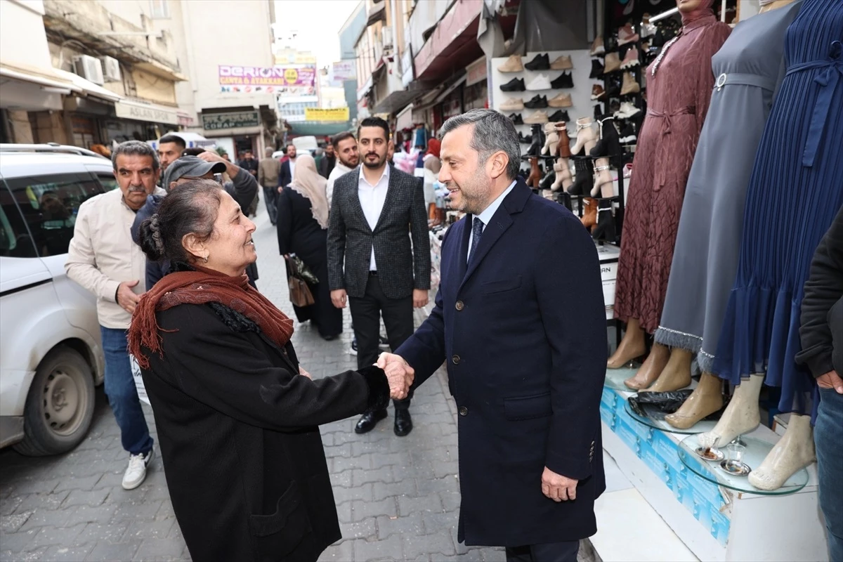 Cumhur İttifakı\'nın Adana Büyükşehir Belediye Başkan adayı Fatih Mehmet Kocaispir esnafı ziyaret etti