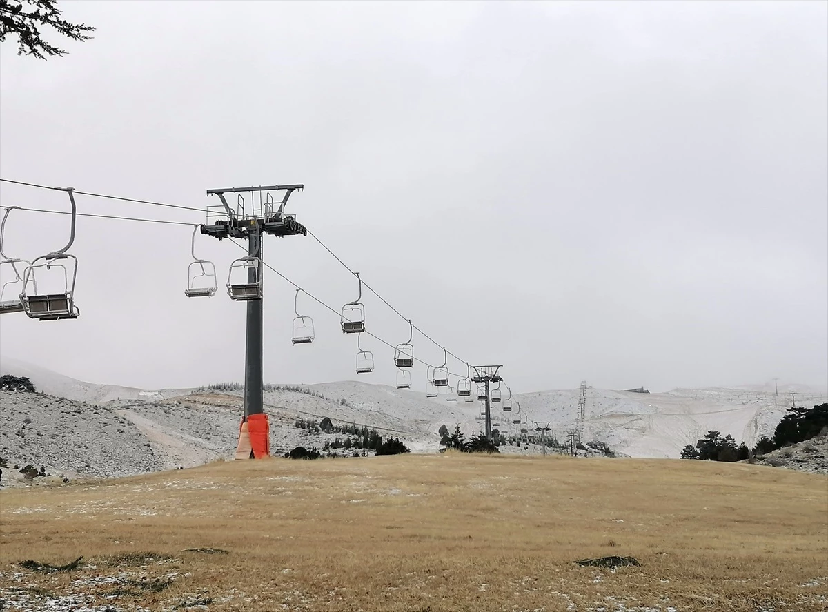 Davraz Kayak Merkezi\'nde Kar Yağışı Bekleniyor