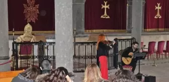 Surp Giragos Kilisesi'nde Müzik Dinletisi