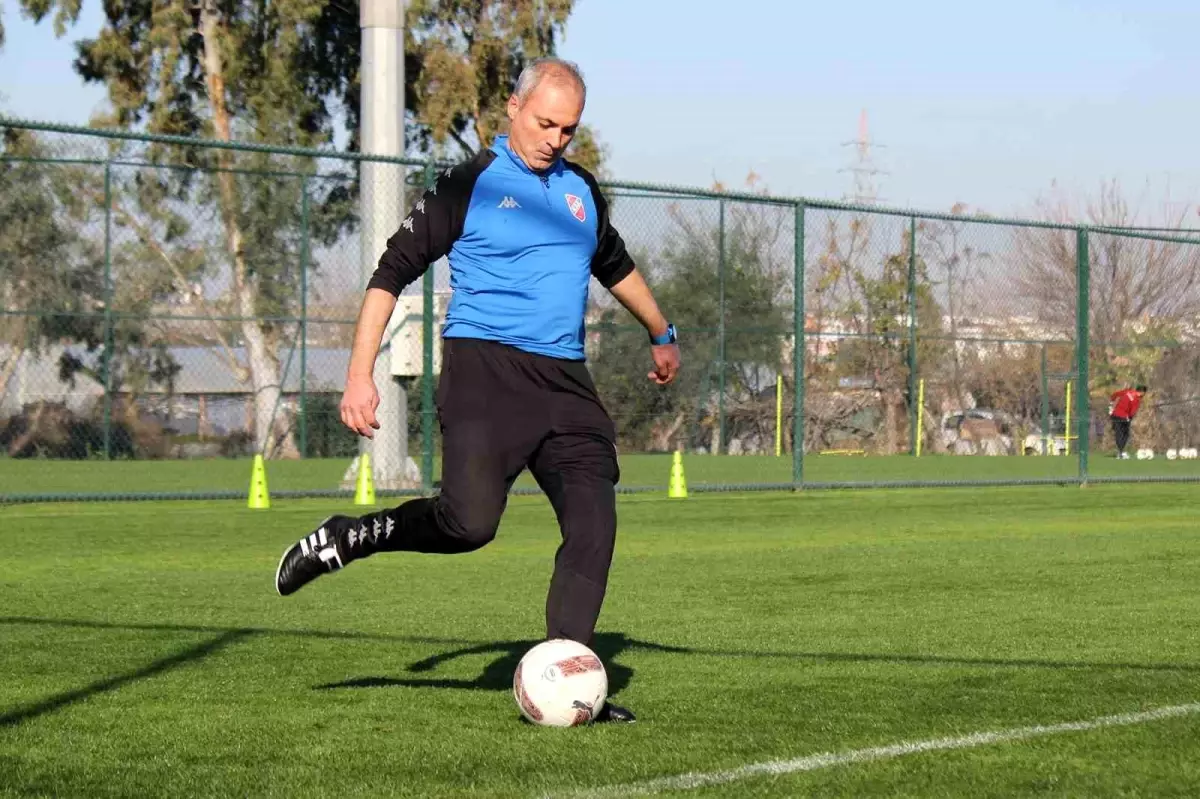 Karşıyaka Teknik Direktörü Erkan Sözeri: Oyuncularım, armaya yakışan bir mücadele içindeler