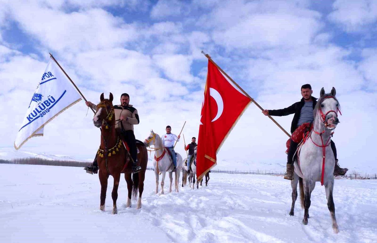 Erzurum\'da Kar Üzerinde Cirit Oyunu