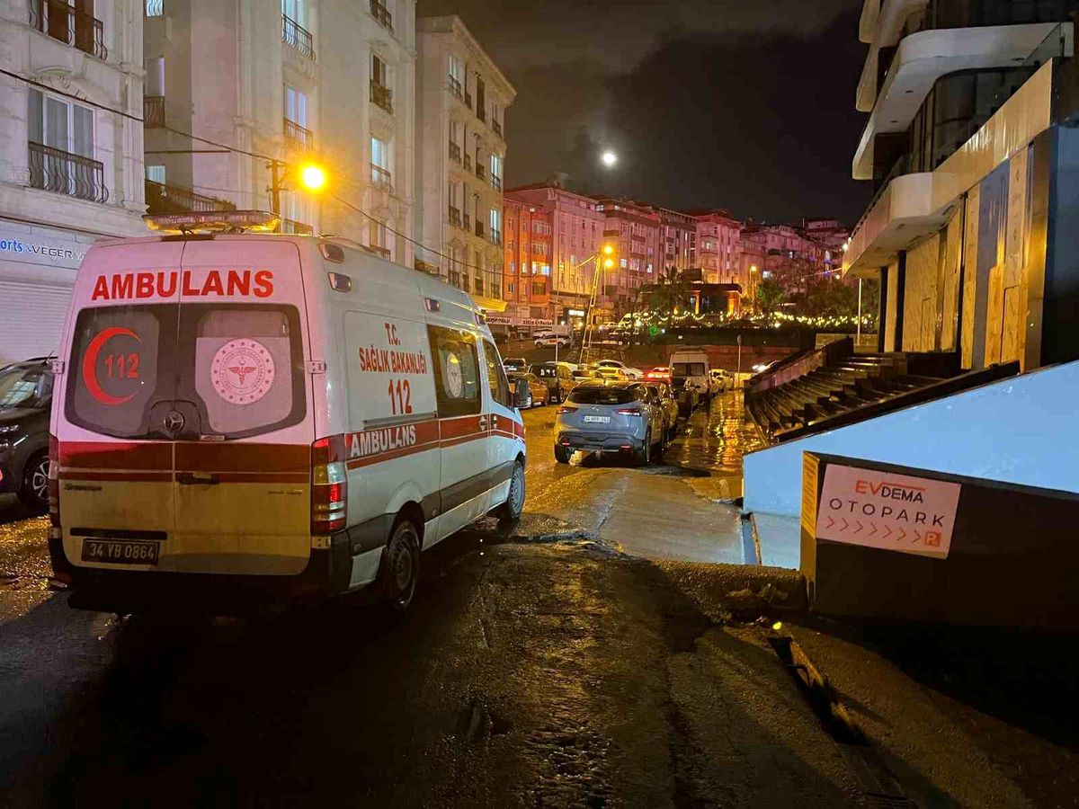 Esenyurt\'ta Lüks Siteden Düşen İranlı Genç Hayatını Kaybetti