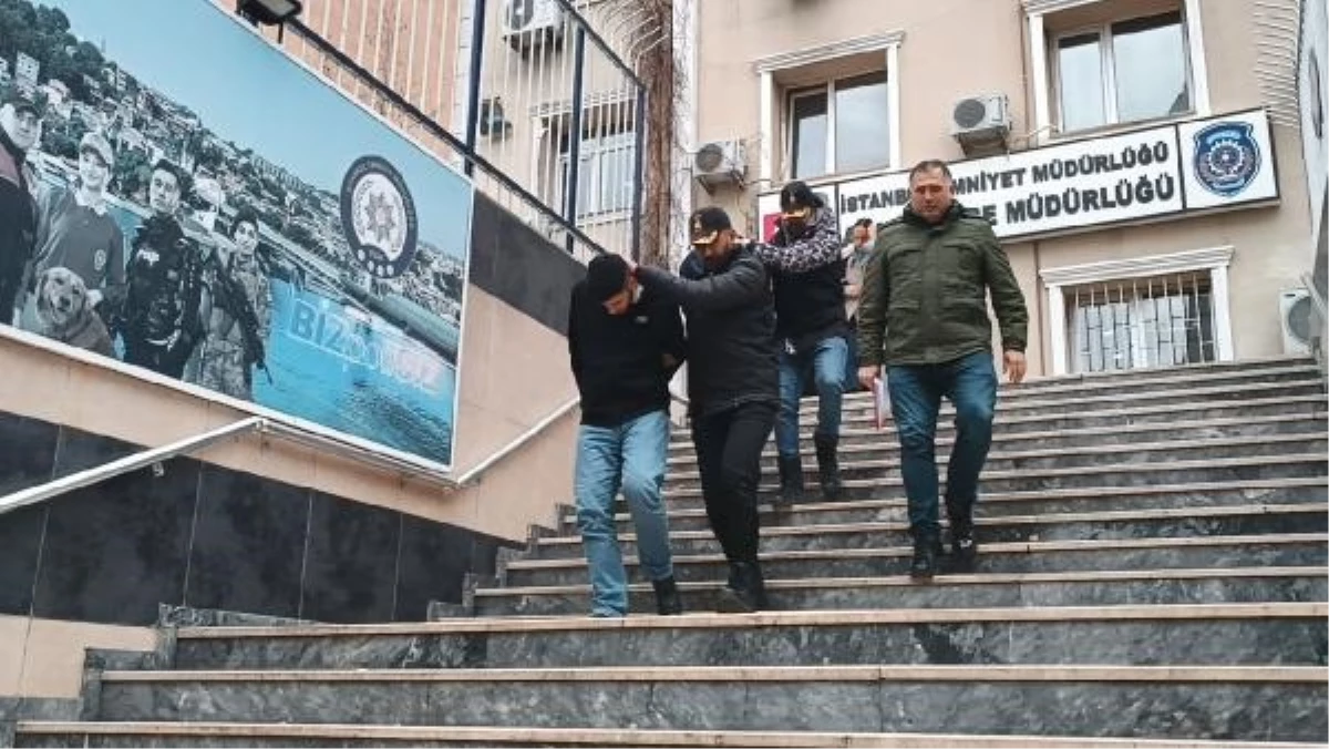 Fatih\'te Turistin Çantasını Kapkaç Yapan Şüpheliler Yakalandı