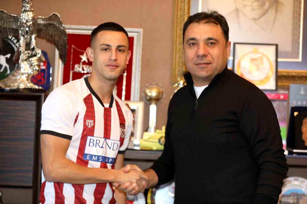 Fenerbahçe, Bartuğ Elmaz\'ı EMS Yapı Sivasspor\'a kiraladı
