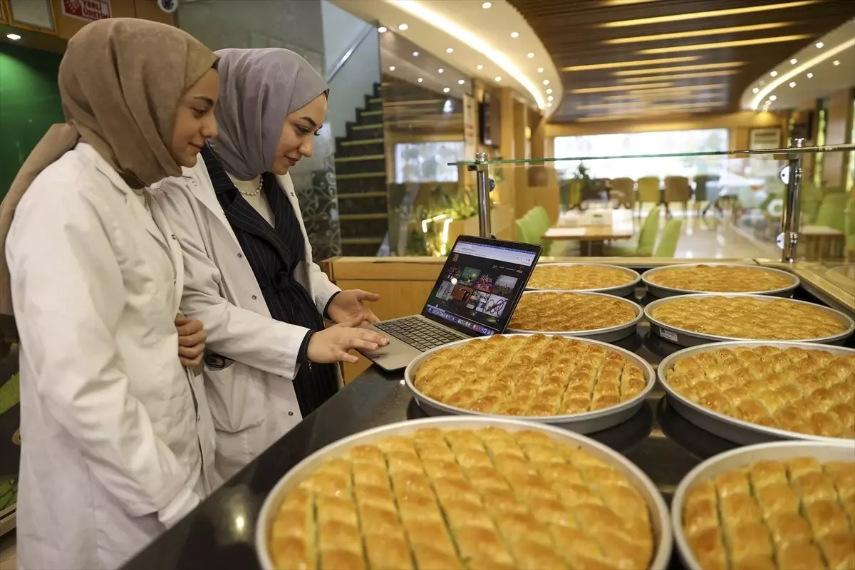 Gaziantep\'in baklava ustaları, \'Yılın Kareleri\' oylamasına katıldı