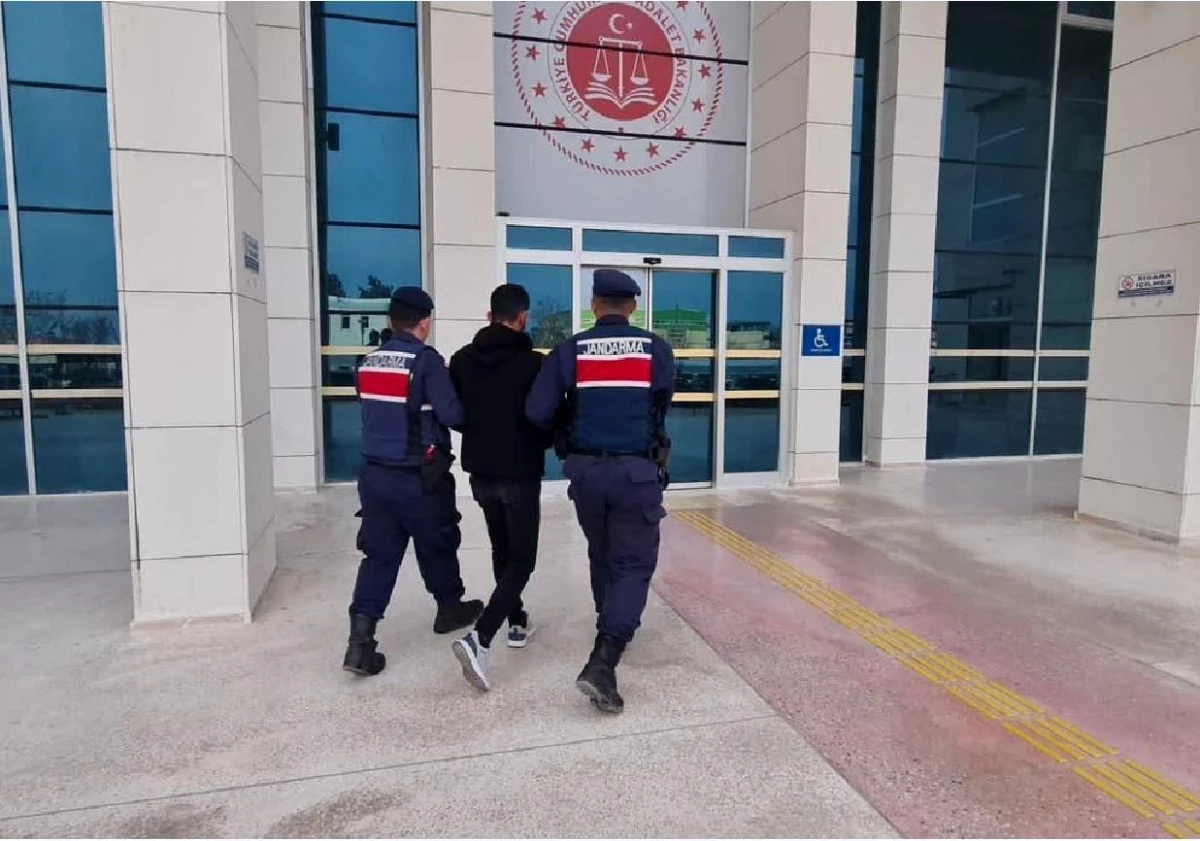 Gaziantep\'te jandarma ekipleri tarafından hükümlüler cezaevine gönderildi