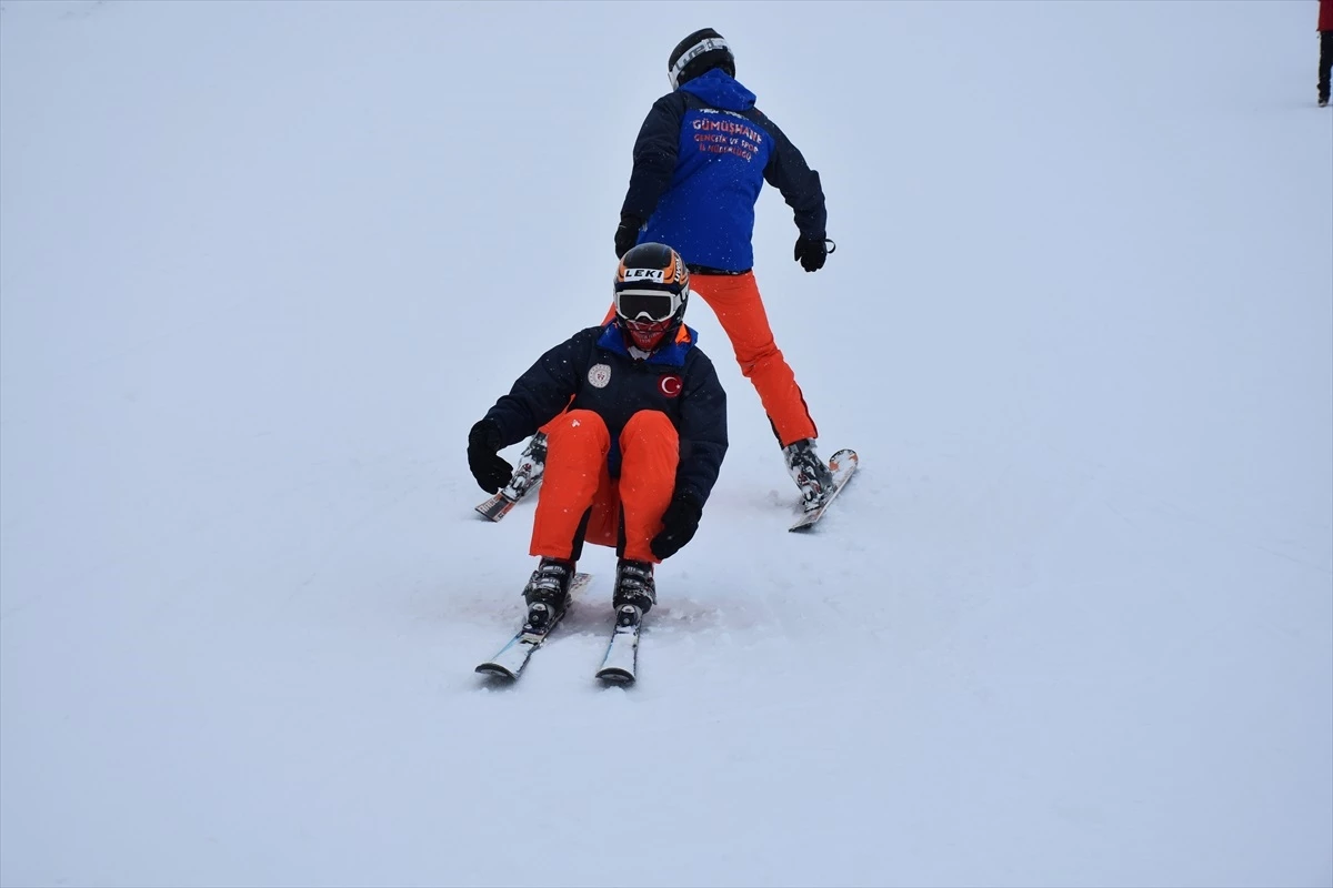 Gümüşhane\'de 64 öğrenciye ücretsiz kayak eğitimi veriliyor