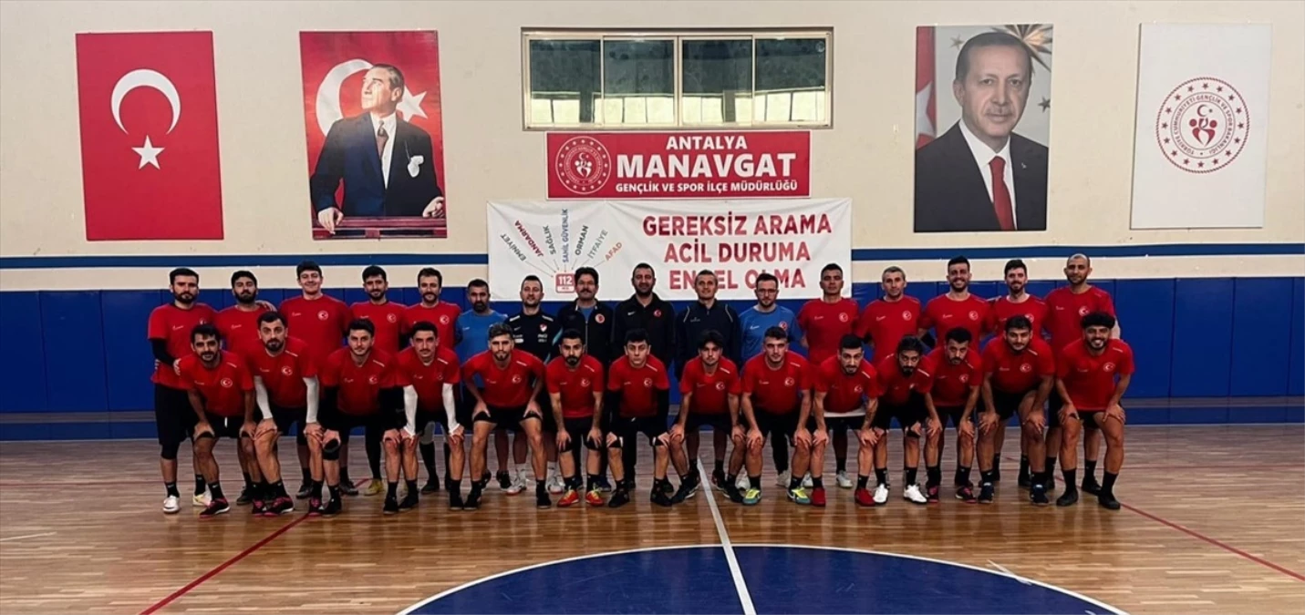 İşitme Engelliler Kış Olimpiyatları için Futsal Milli Takımı Antalya\'da Kamp Yaptı