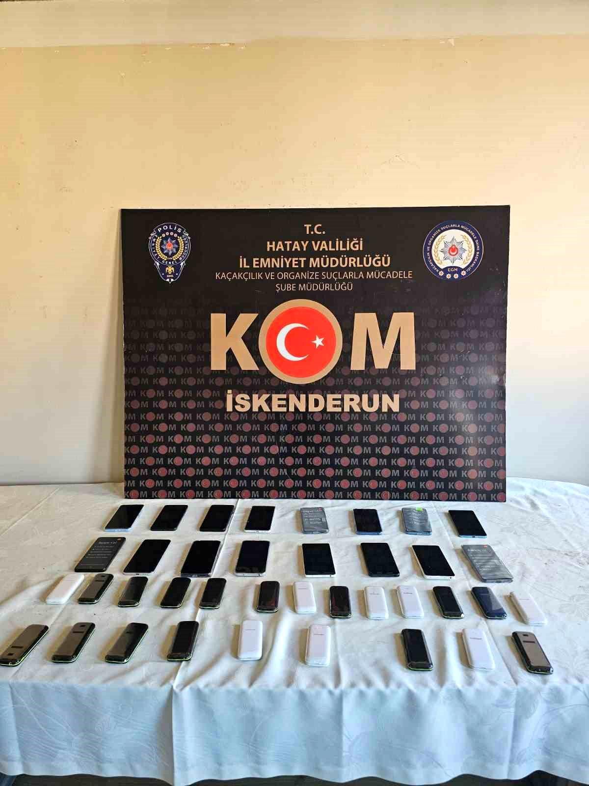 Hatay\'da kaçakçılık operasyonunda 38 telefon ele geçirildi, 1 şüpheli yakalandı