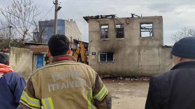 Müstakil evde çıkan yangında 18 yaşındaki genç hayatını kaybetti Müstakil evde çıkan yangında 18 yaşındaki genç hayatını kaybetti