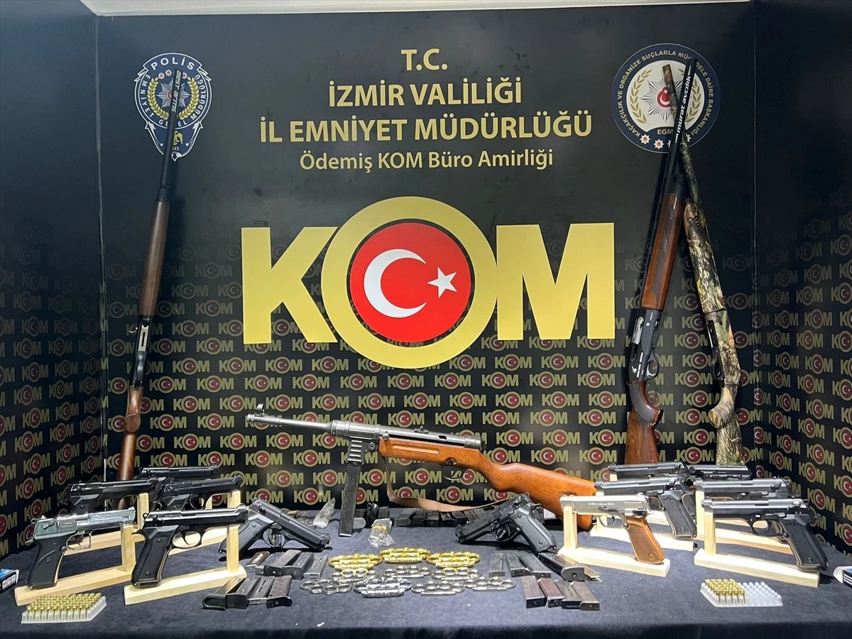 İzmir Tire\'de silah kaçakçılığı operasyonunda 5 kişi gözaltına alındı