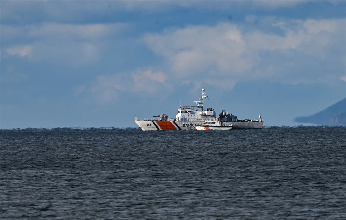 İzmir\'de Balıkçı Teknesi Batması Sonucu 3 Kişi Hayatını Kaybetti