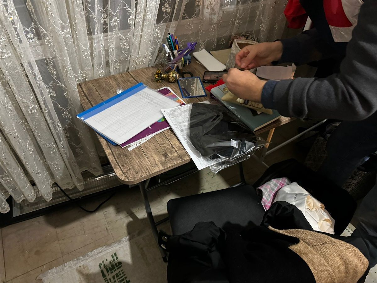 İzmir merkezli operasyonda 25 terör şüphelisi gözaltına alındı