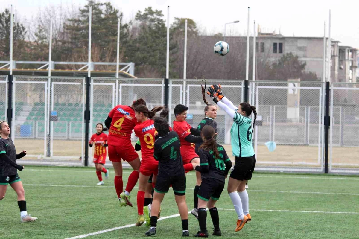 Kayseri Kadın FK, evinde Sakarya Kadın FK\'yı 3-0 mağlup etti