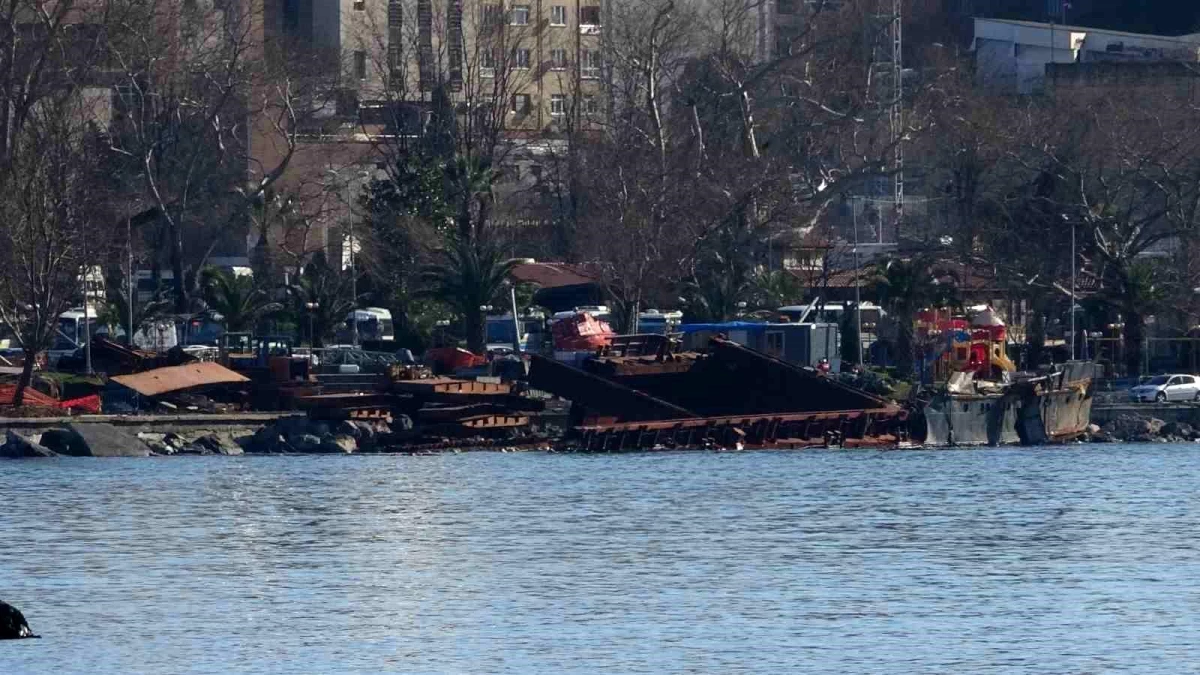 Zonguldak\'ta batan yük gemisinin kayıp mürettebatı hala aranıyor