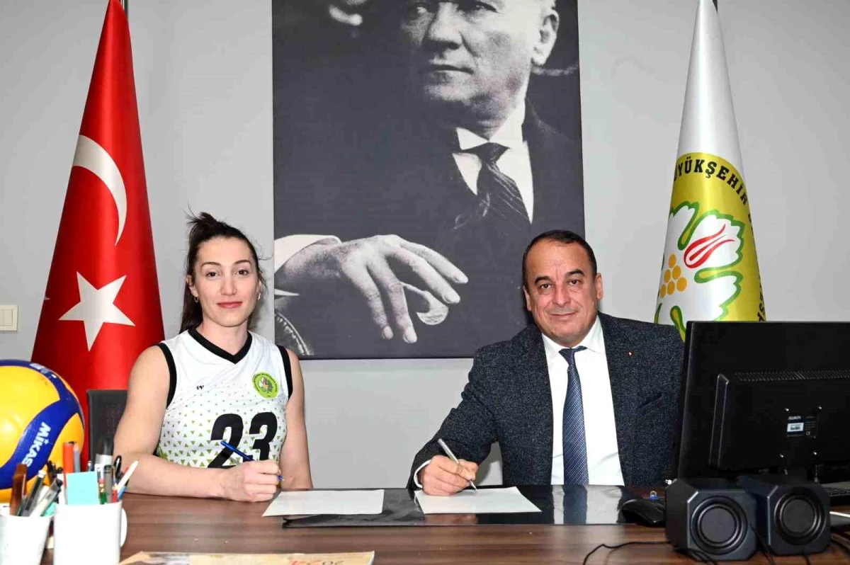 Manisa Büyükşehir Belediyespor Kadın Voleybol Takımı, Sedef Kılıçarslan ile sözleşme imzaladı