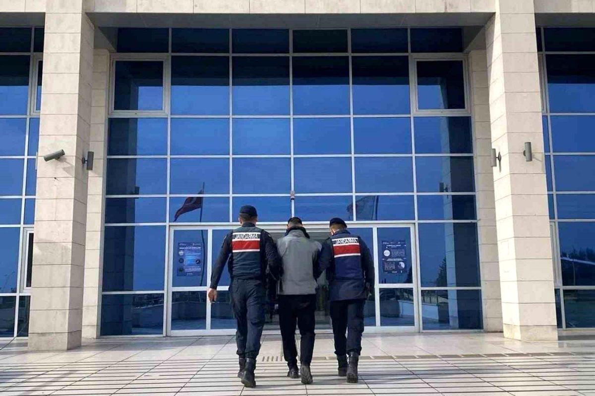 Mersin\'de 476 Aranan Şahıs Yakalandı, 24 Şahıs Tutuklandı