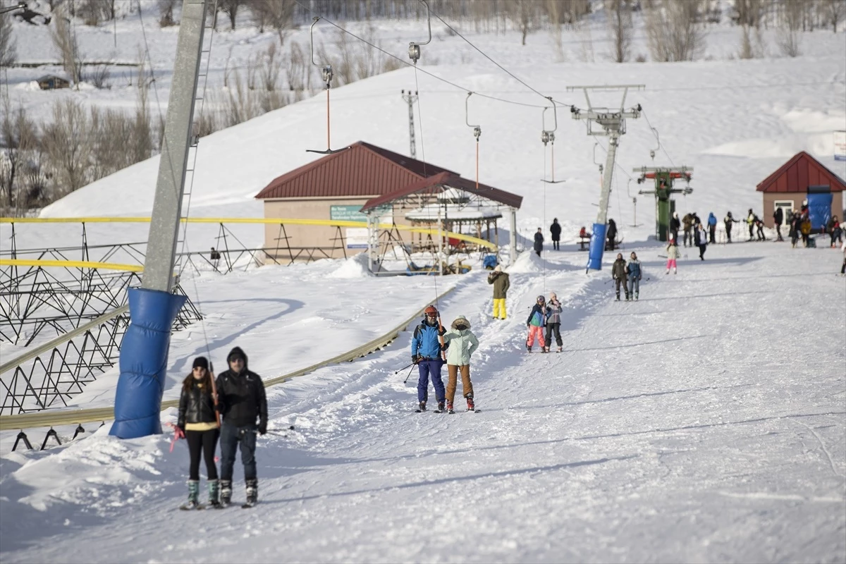 Tunceli\'deki Ovacık Kayak Merkezi Kayak Tutkunlarını Ağırlıyor