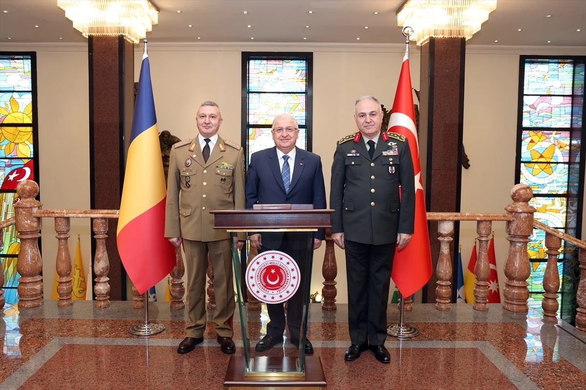 Milli Savunma Bakanı Yaşar Güler, Romanya Genelkurmay Başkanı Orgeneral Gheorghita Vlad\'ı kabul etti