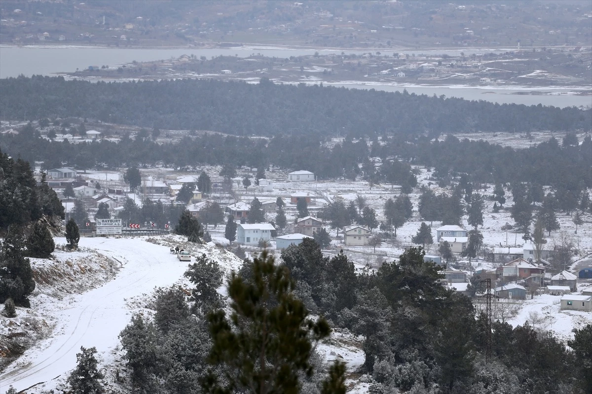 Muğla\'nın Fethiye, Menteşe ve Seydikemer ilçelerinde kar yağışı etkili
