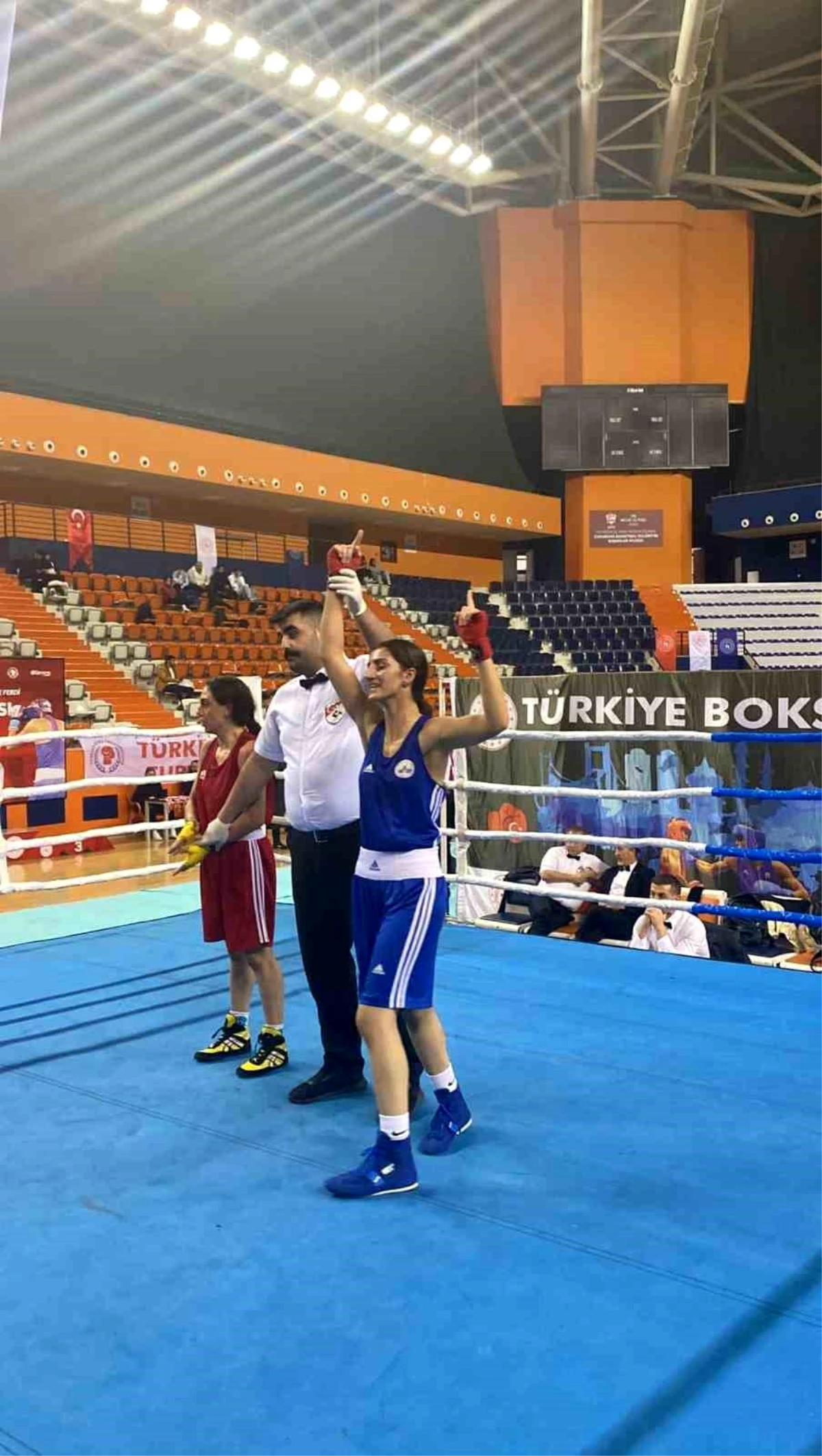 Elazığ Belediyespor boksörü Nisanur Yıldırım Gençler Türkiye Boks Şampiyonası\'nda şampiyon oldu