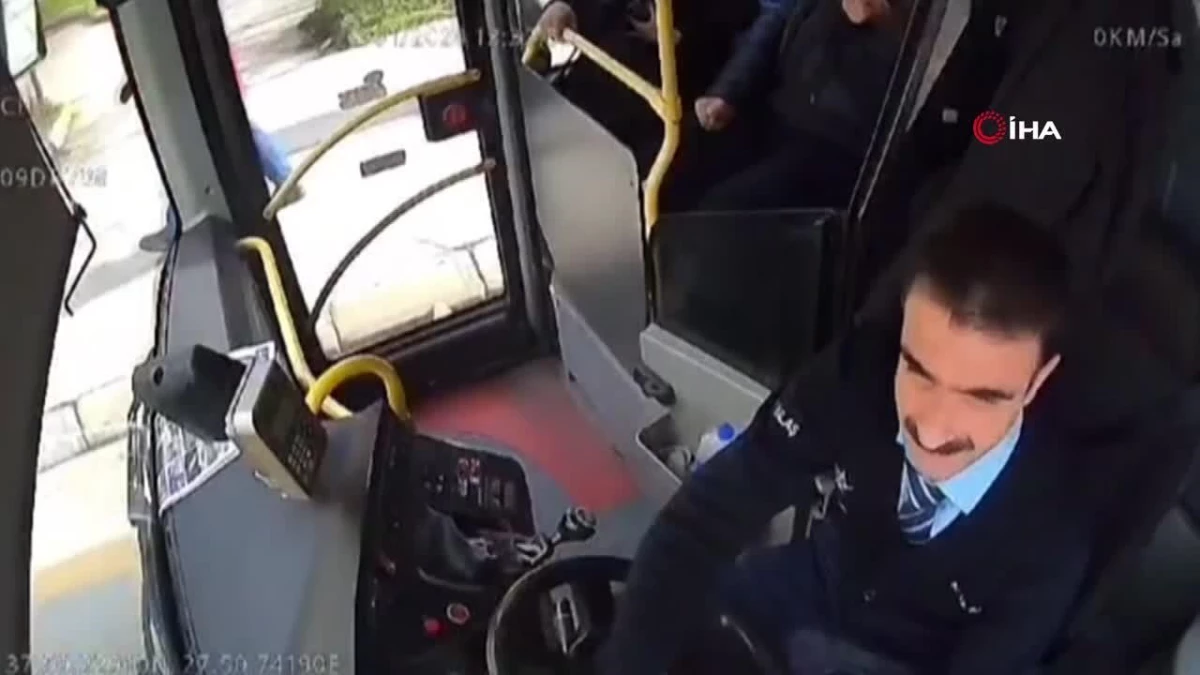Otobüs Şoförü Rahatsızlanan Yolcuyu Hastaneye Yetiştirdi