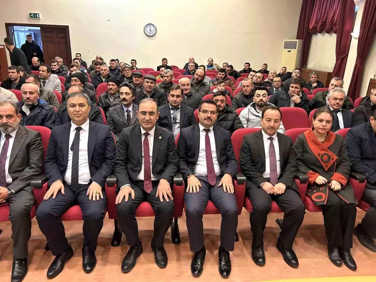 Damızlık Büyükbaş Hayvancılık Verimliliği Artırma Projesi kapsamında okuyucu ve pedometreler yetiştiricilere teslim edildi