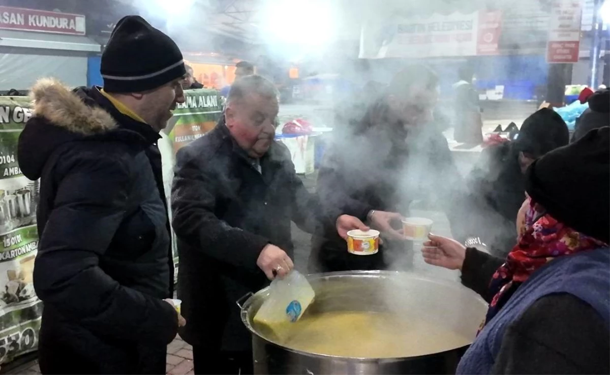 Bartın Belediyesi Kapalı Pazar Yerinde Sıcak Çorba İkramında Bulundu