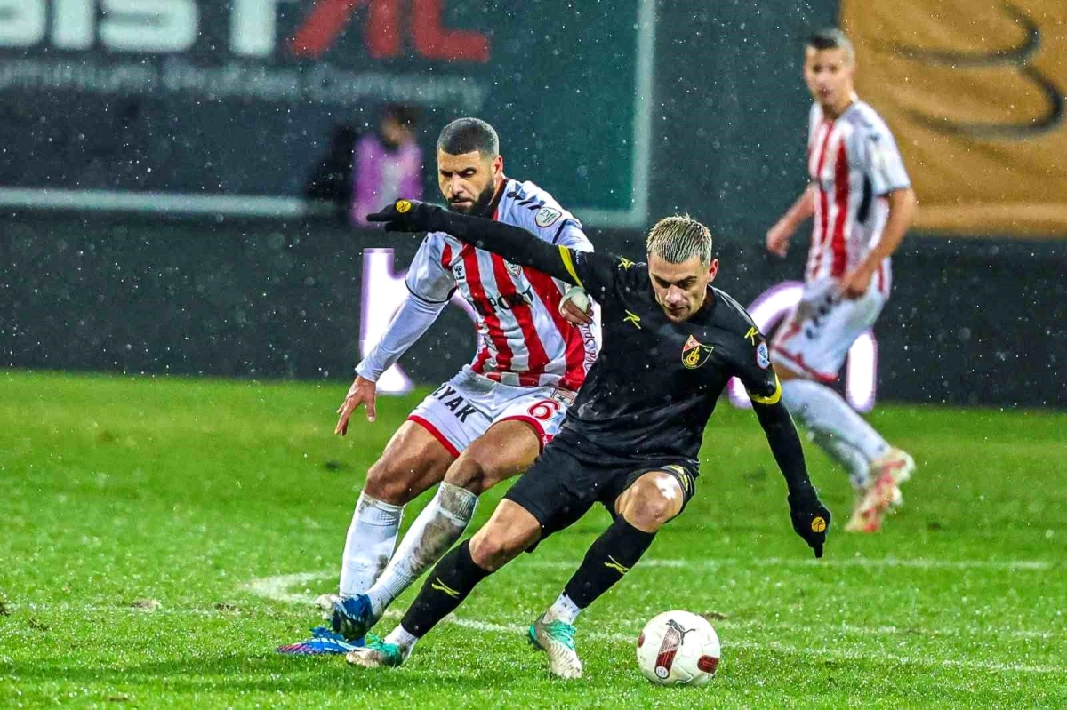 Samsunspor, İstanbulspor maçındaki hakem kararlarına tepki gösterdi