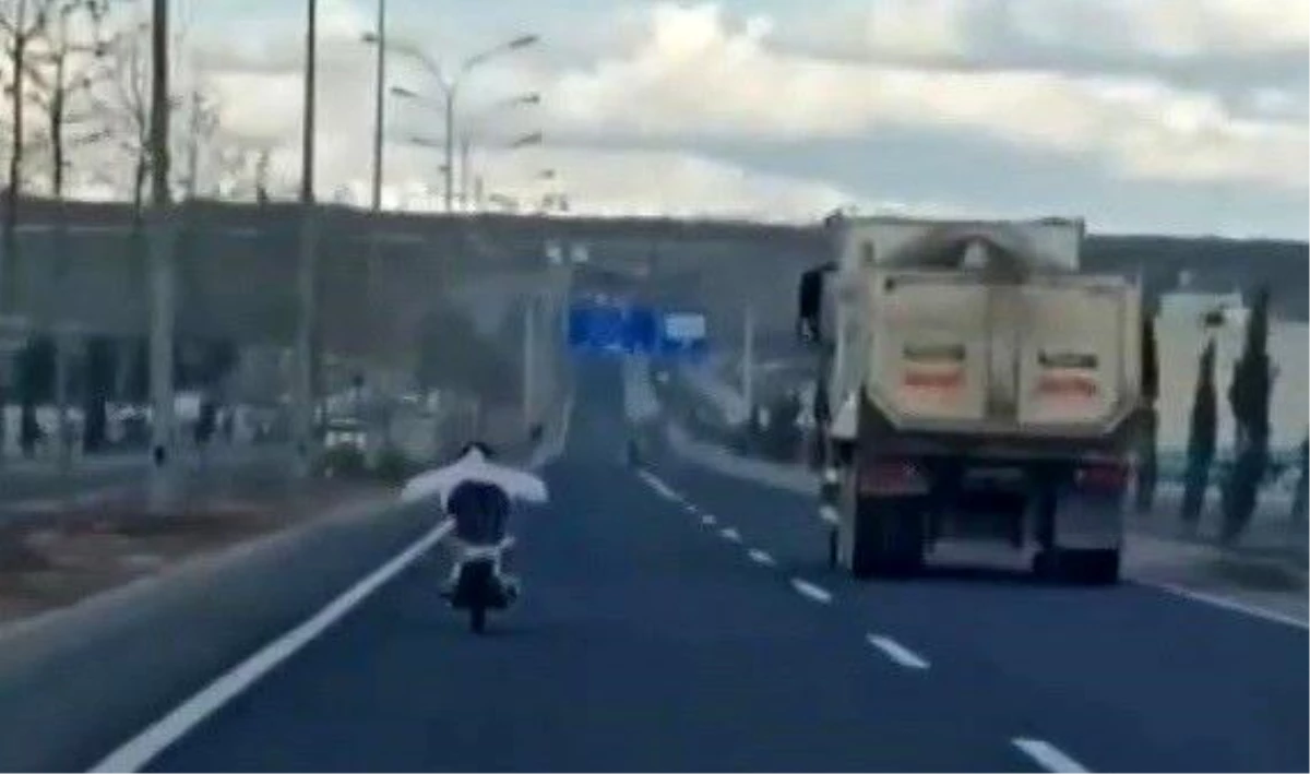Şanlıurfa\'da Tehlikeli Motosiklet Sürücüsü Görüntülendi