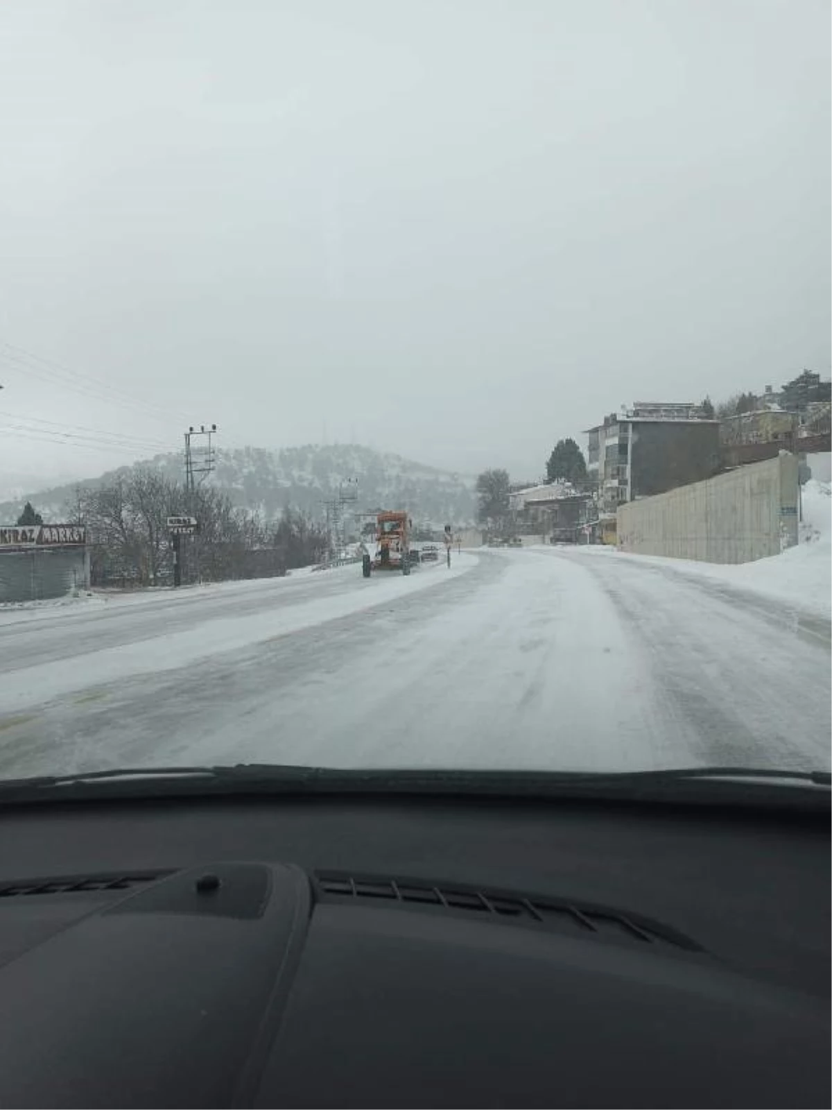 Mersin\'in Mut ilçesinde Sertavul geçidi kar nedeniyle ulaşıma kapatıldı