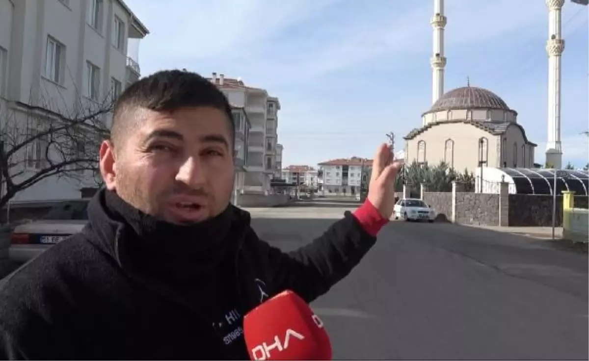 Aksaray'da Rüzgarın Etkisiyle Cami Minare Külahı Yerinden Söküldü