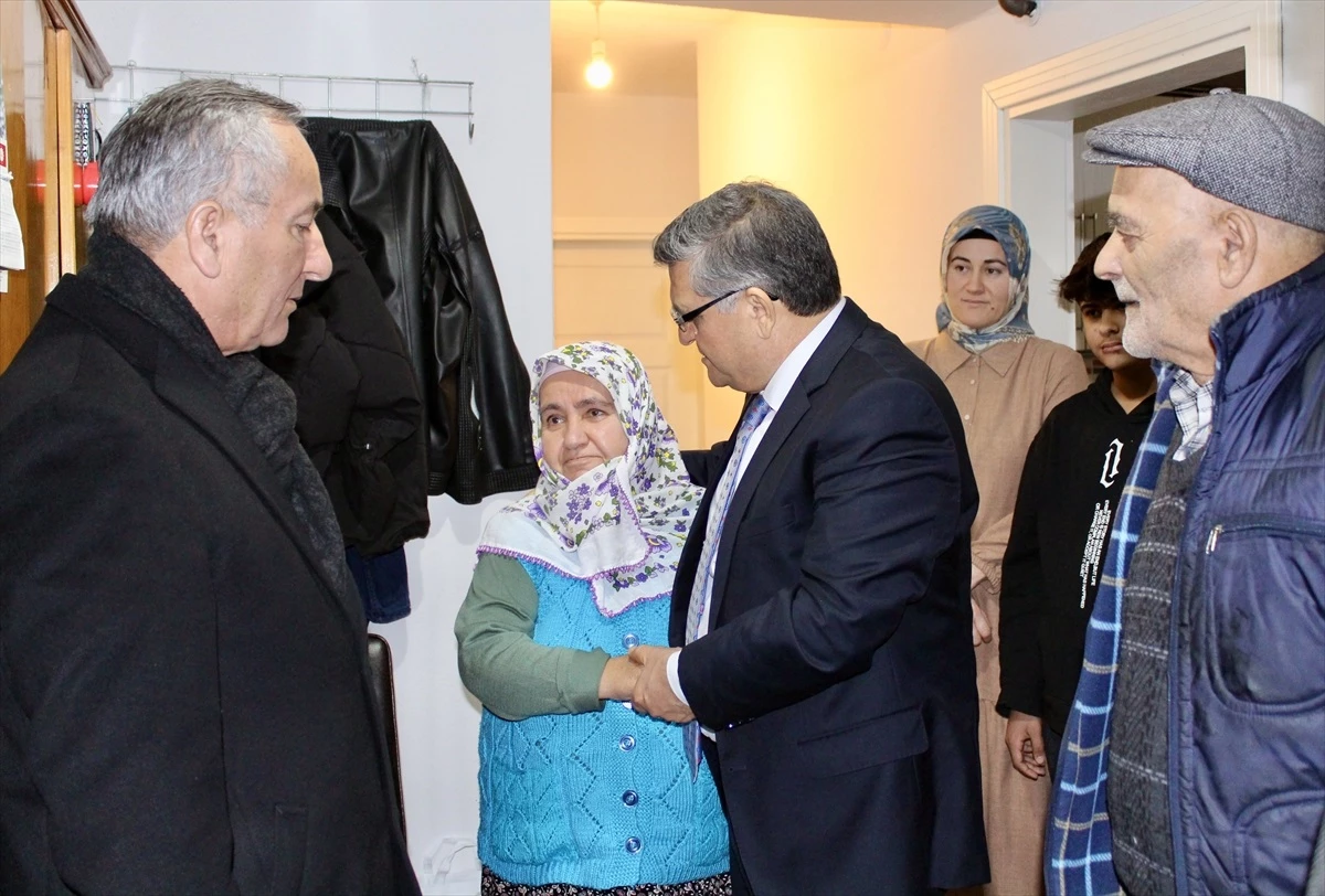 Sinop Valisi Mustafa Özarslan, şehit Jandarma Komando Er Sadettin Yıldız\'ın ailesini ziyaret etti