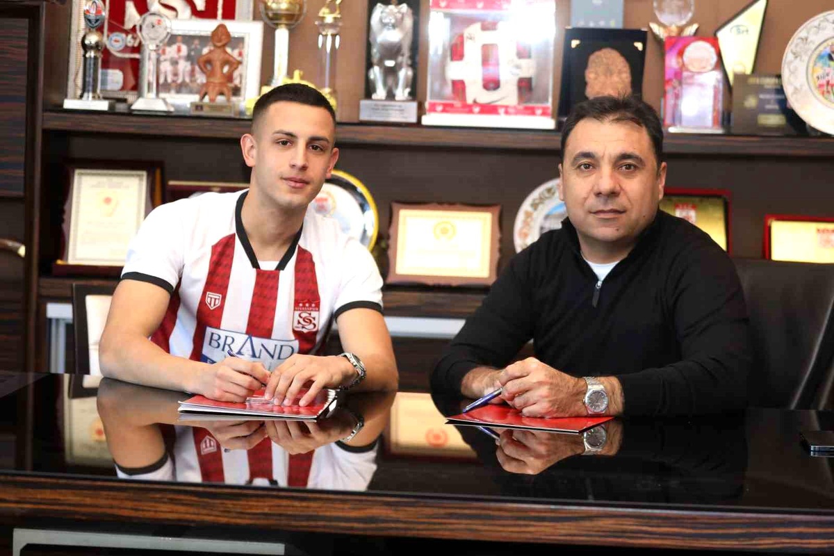 Sivasspor, Fenerbahçe\'den Bartuğ Elmaz\'ı kiraladı