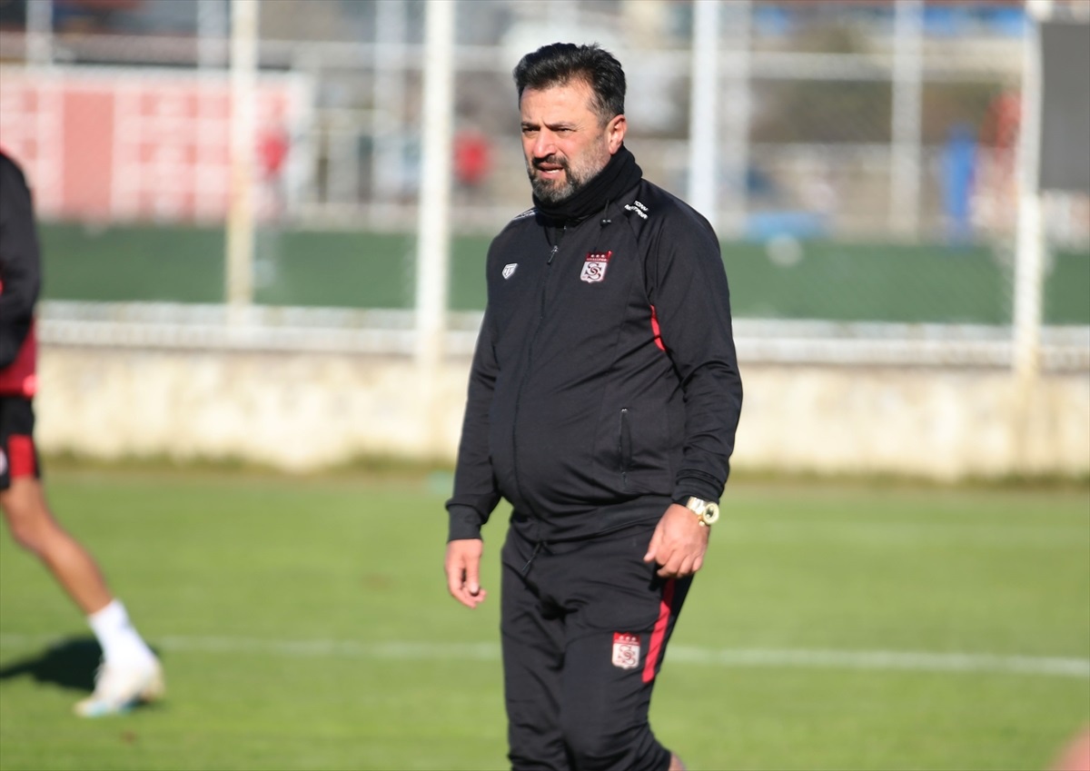 EMS Yapı Sivasspor Teknik Direktörü Bülent Uygun, transfer çalışmalarını açıkladı