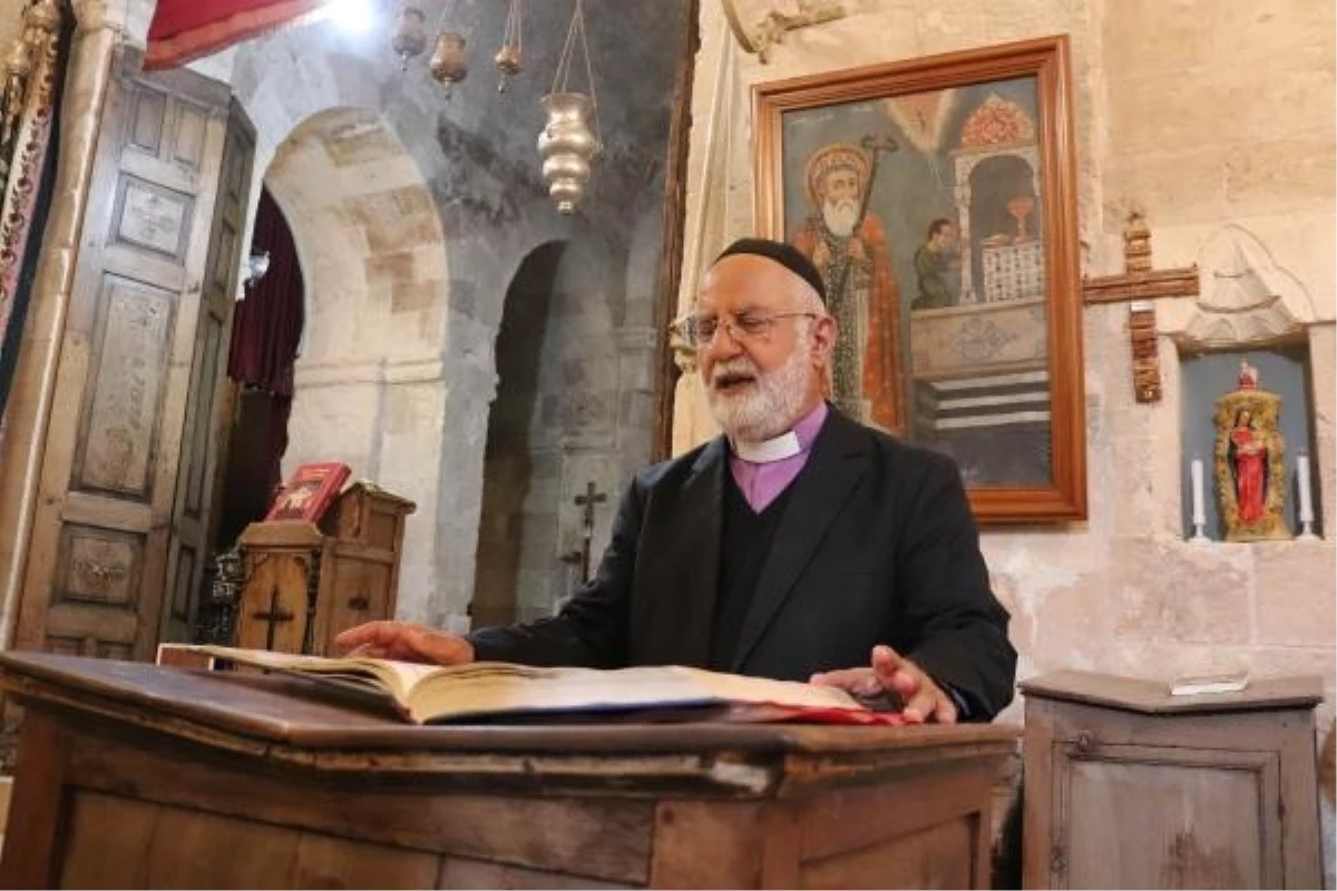 Mardin\'deki Süryani Başpapaz Gabriel Akyüz, 39 yılda 15 kitap yazdı