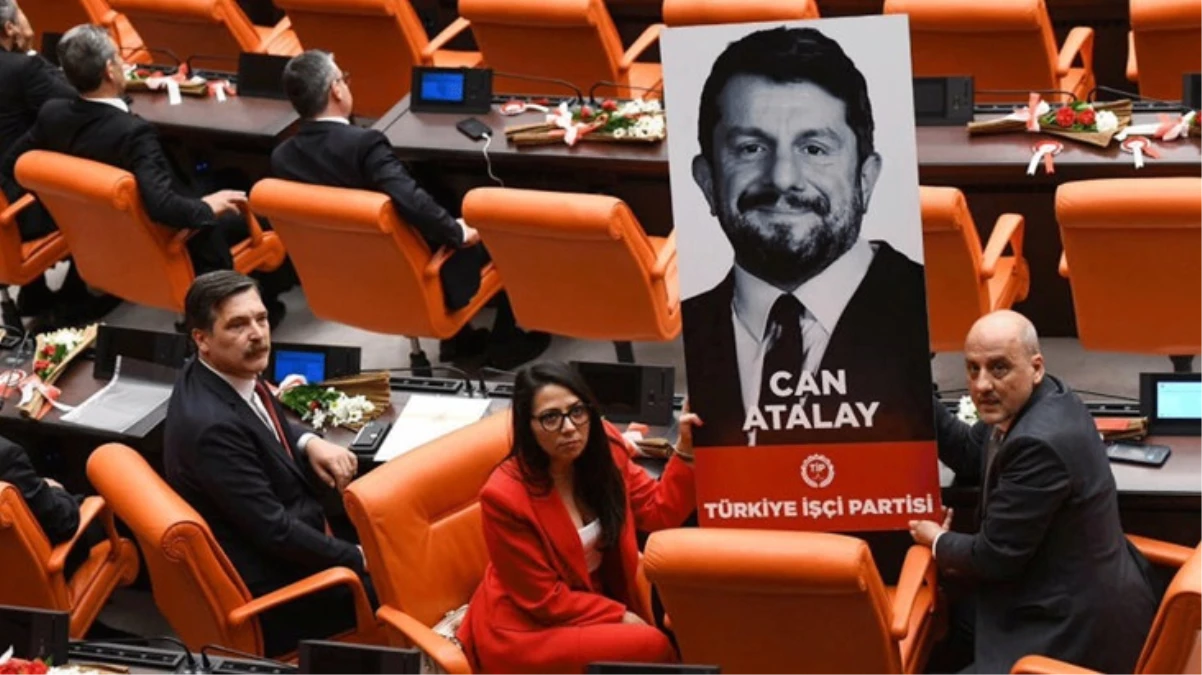 TİP\'li Can Atalay\'ın milletvekilliğinin düşürülmesi dünya basınında geniş yer buldu