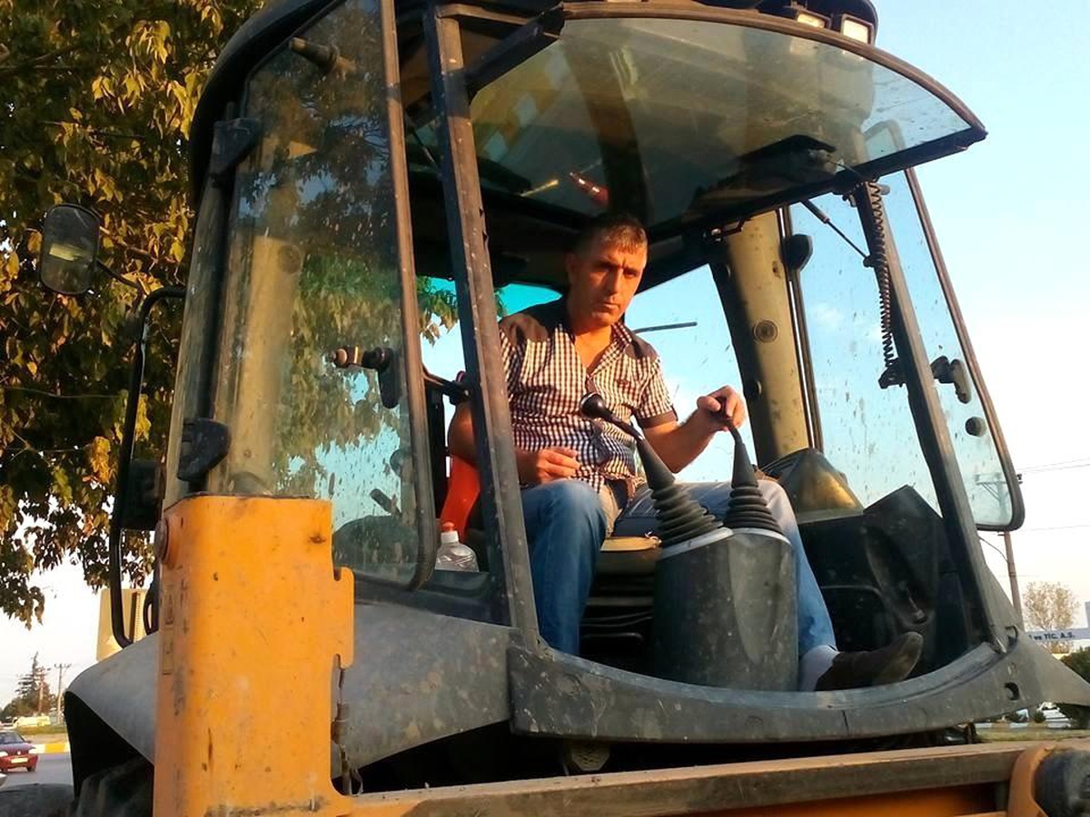 Yunanistan\'ın gözaltına aldığı kepçe operatörü vefat etti