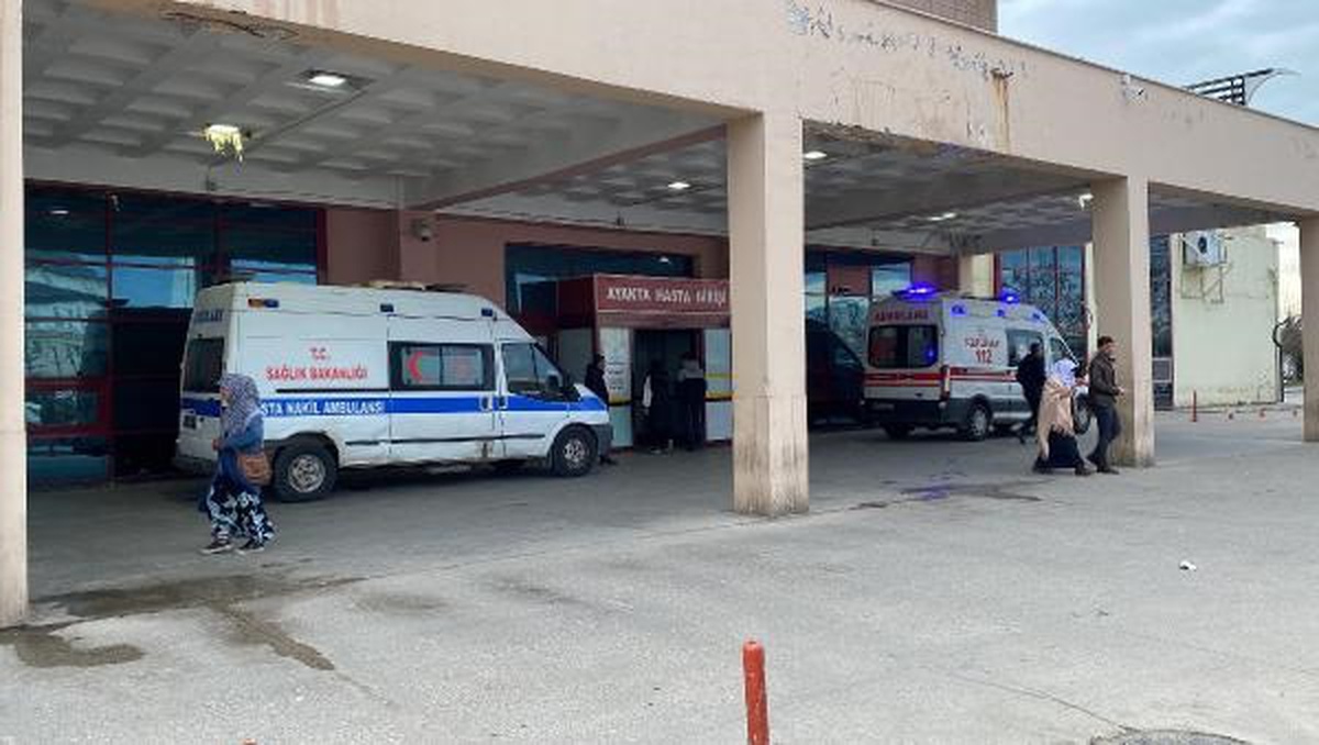 Diyarbakır\'da kırmızı ışıkta geçen motosiklet otomobile çarptı: 2 yaralı