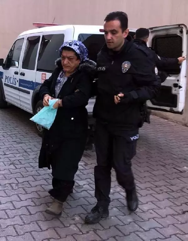 Kadın, 3 Haftalık Kızını Yastıkla Boğarak Öldürdü