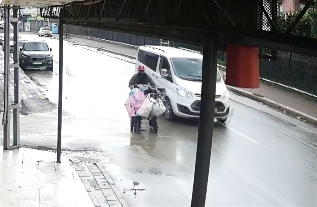 Adana\'da Engelliye Ait Akülü Tekerlekli Sandalye Çalındı, Zanlı Tutuklandı