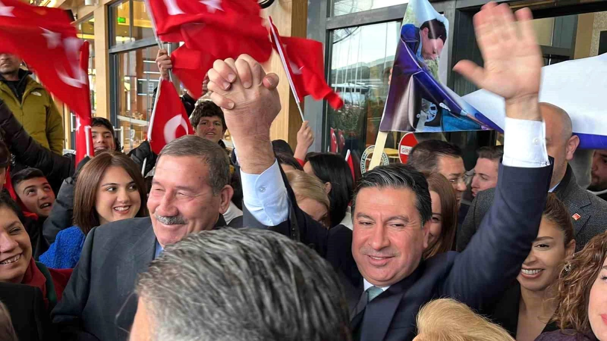 CHP\'nin Muğla Büyükşehir Belediye Başkan Adayı Ahmet Aras, coşkuyla karşılandı