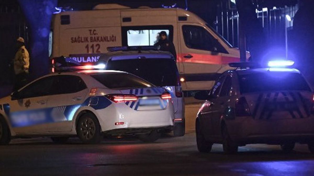 Ankara\'da seyir halindeki polis aracından atlayan kadın yaşamını yitirdi