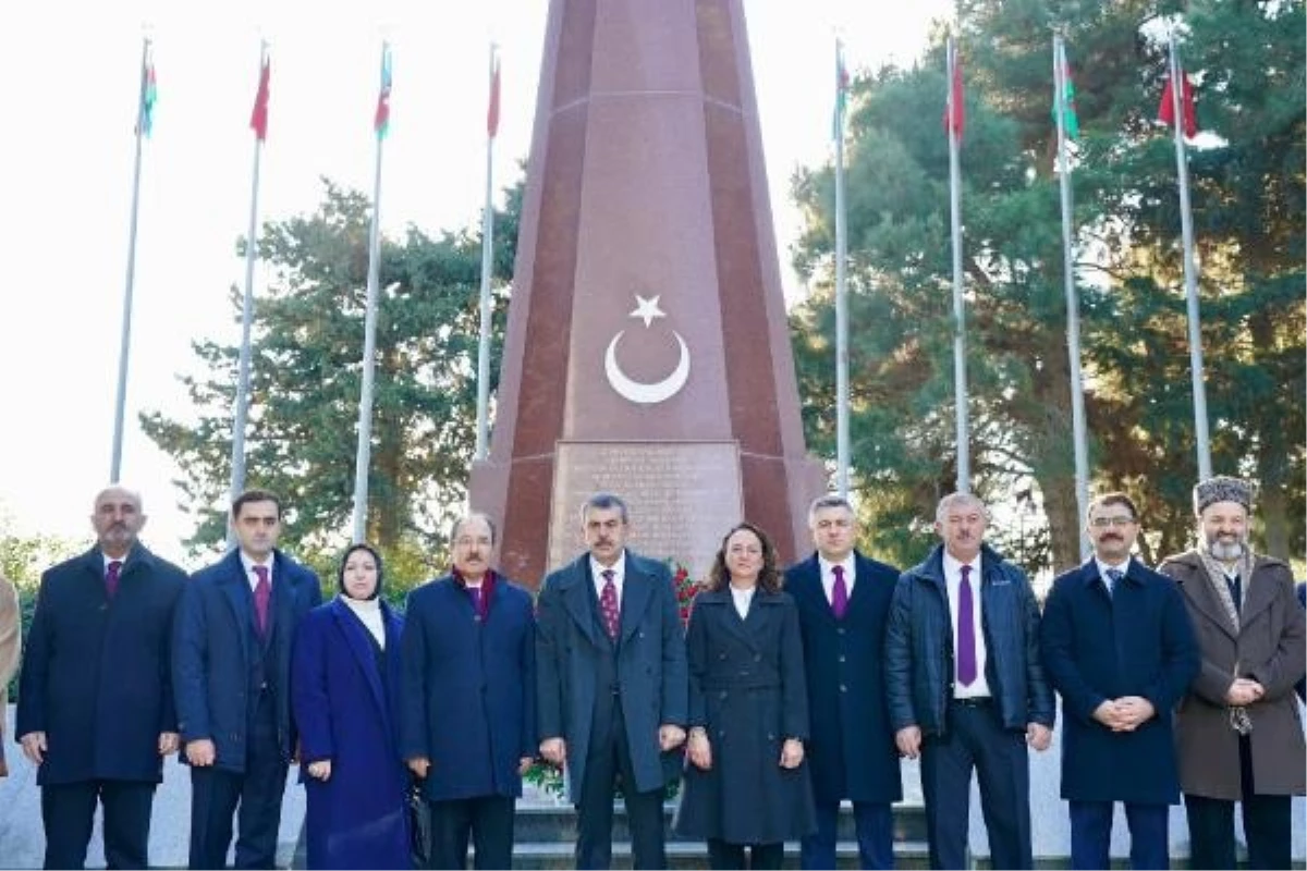Milli Eğitim Bakanı Yusuf Tekin, Azerbaycan\'da Şehitler Hıyabanı ve Haydar Aliyev\'in kabrini ziyaret etti