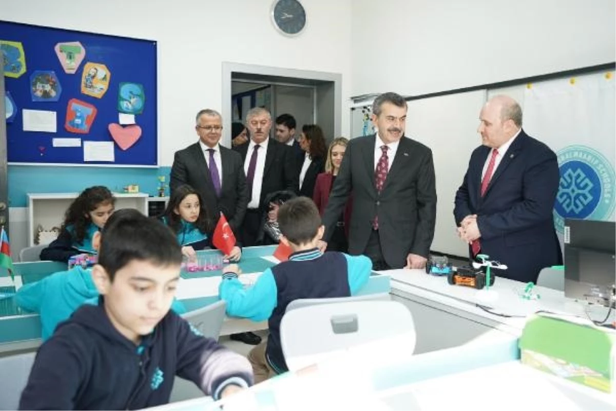 Milli Eğitim Bakanı Yusuf Tekin, Azerbaycan\'da Maarif Okulu\'nu ziyaret etti