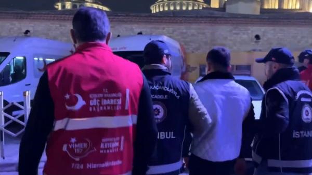 Bakan Yerlikaya: 2023\'te, 3 bin 744 göçmen kaçakçısı tutuklandı