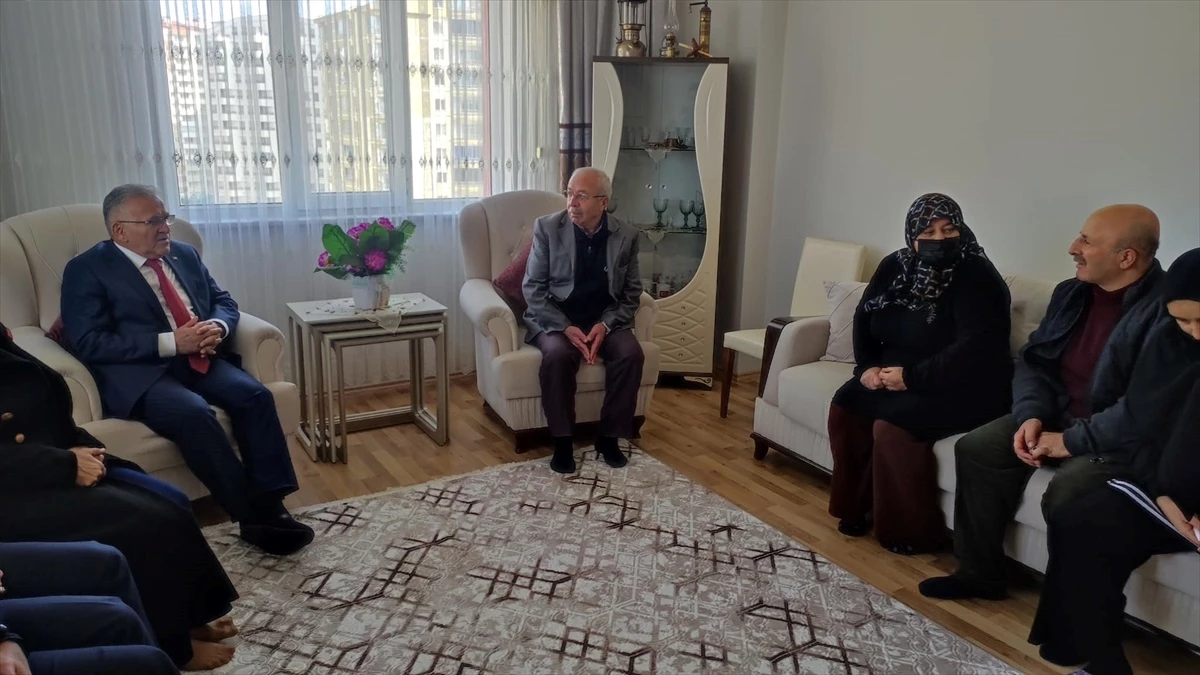 Büyükşehir Belediye Başkanı Memduh Büyükkılıç, şehit Piyade Sözleşmeli Er İsmet Eraslan\'ın ailesini ziyaret etti